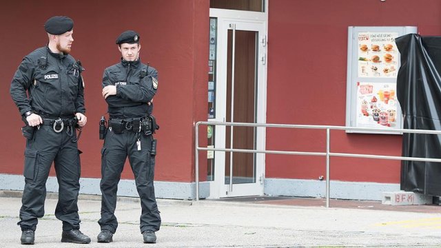 Alman polisinden DİTİB personeline baskın Alman polisinden DİTİB personeline baskın