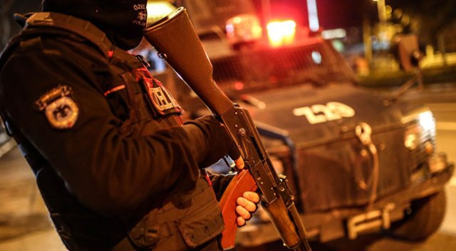 Ankara'da tekel büfesinden cephanelik çıktı Ankara'da tekel büfesinden cephanelik çıktı