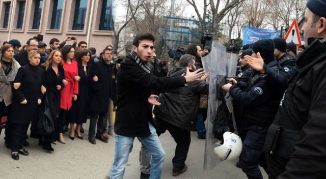 Ankara Üniversitesi'nde gerginlik Ankara Üniversitesi'nde gerginlik