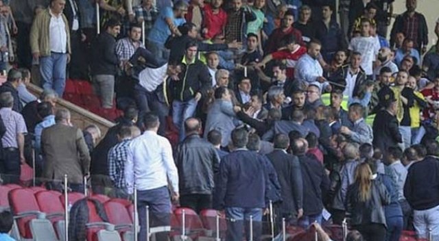 Antalyaspor Başkanı saldırıya uğradı! Locayı bastılar...
