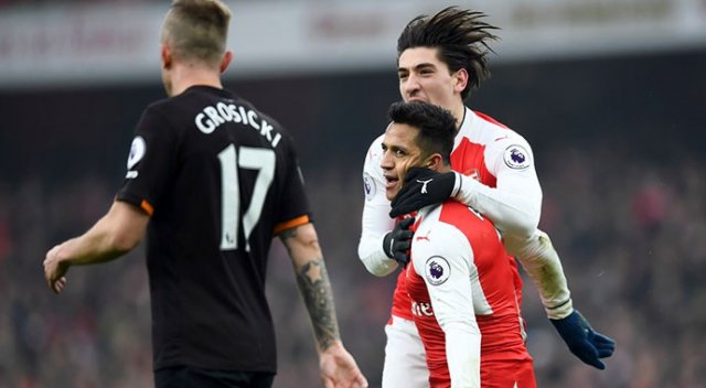 Arsenal, Alexis Sanchez'in sırtında Arsenal, Alexis Sanchez'in sırtında