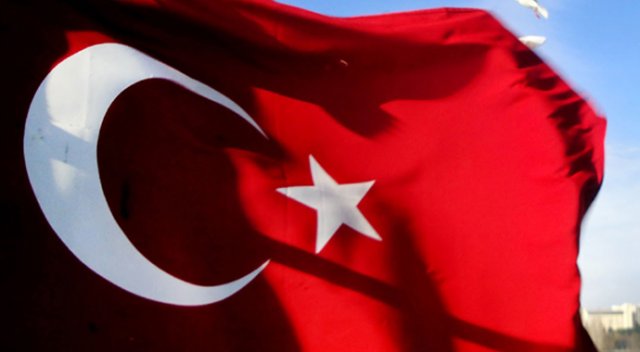 Bakan Arslan&#039;dan tekne sahiplerine uyarı: &#039;Ya Türk bayrağına çekin ya da...&#039;