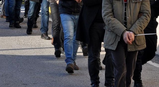 Balıkesir'de aranan 22 şahıs gözaltına alındı Balıkesir'de aranan 22 şahıs gözaltına alındı