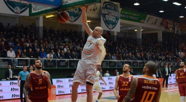 Banvit, Galatasaray'ı parkeye gömdü