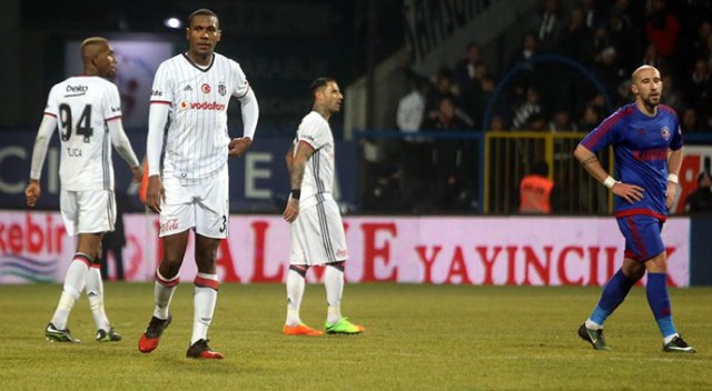 Beşiktaş takım otobüsüne taşlı saldırı Beşiktaş takım otobüsüne taşlı saldırı