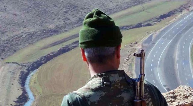 Bitlis'te 19 muhtar ve 40 korucu görevden uzaklaştırıldı Bitlis'te 19 muhtar ve 40 korucu görevden uzaklaştırıldı