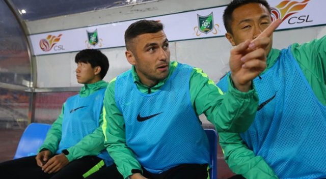 Burak Yılmaz, Mehmet Ekici'yi Çin'e çağırdı Burak Yılmaz, Mehmet Ekici'yi Çin'e çağırdı