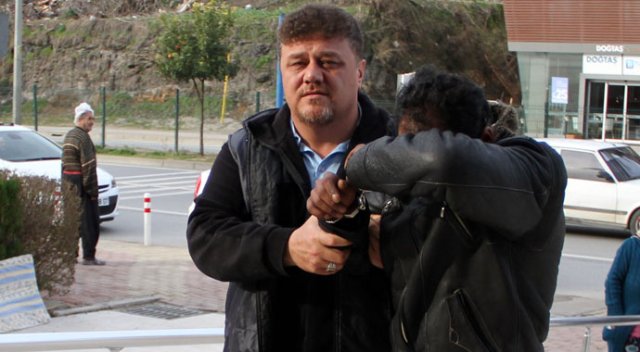 Çaldığı 50 bin liralık antikaları 920 liraya satmış Çaldığı 50 bin liralık antikaları 920 liraya satmış