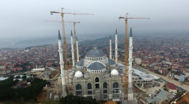 Çamlıca Camii taçlandırıldı