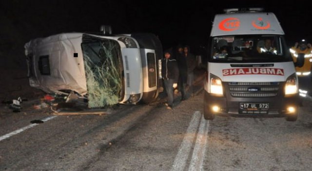 Çanakkale&#039;de minibüs devrildi: 7 yaralı
