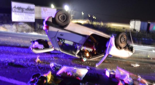 Çanakkale&#039;de otomobil takla attı: 2 yaralı