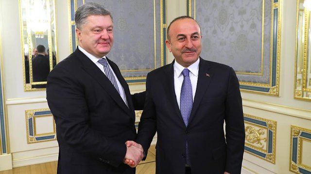 Çavuşoğlu, Poroşenko ile bir araya geldi Çavuşoğlu, Poroşenko ile bir araya geldi