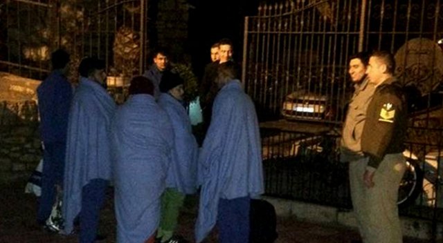 Çeşme'de 12 mülteci yakalandı Çeşme'de 12 mülteci yakalandı