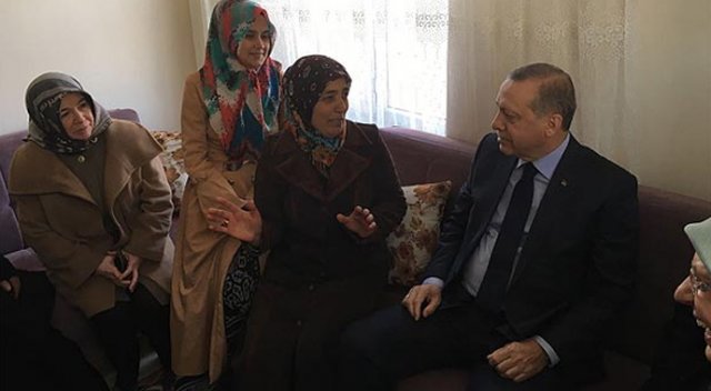 Cumhurbaşkanı Erdoğan o pankartı görünce... Cumhurbaşkanı Erdoğan o pankartı görünce...