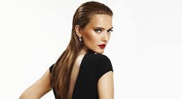 Demet Akalın’dan ’sigara’ isyanı Demet Akalın’dan ’sigara’ isyanı