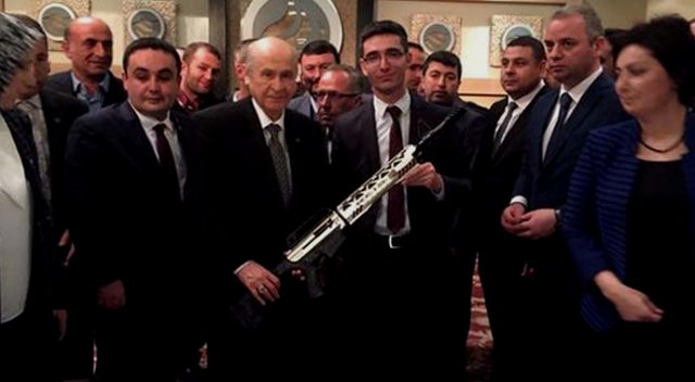 Devlet Bahçeli tüfeği eline alıp konuştu: Şimdi El-Bab'a gidebiliriz