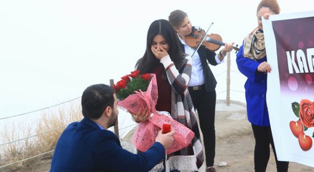 Dünyanın en yüksek peribacasında evlilik teklifi