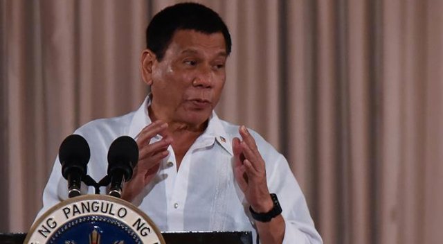 Duterte: 'Çatışmaya hazır olun' Duterte: 'Çatışmaya hazır olun'