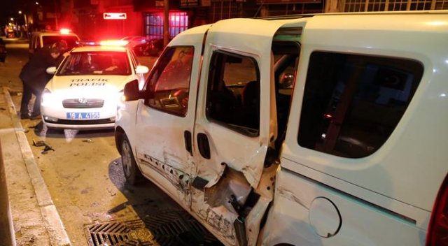 Ehliyeti olmayan alkollü sürücü polis otosuna çarptı, yaralılar var Ehliyeti olmayan alkollü sürücü polis otosuna çarptı, yaralılar var