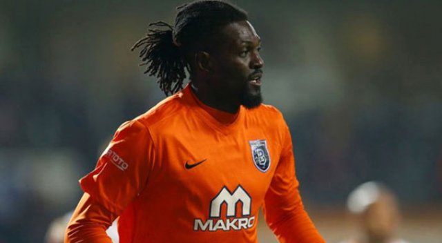Emmanuel Adebayor antrenmanda sakatlandı, Kasımpaşa maçında büyük ihtimalle yok Emmanuel Adebayor antrenmanda sakatlandı, Kasımpaşa maçında büyük ihtimalle yok