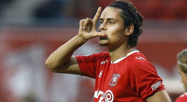 Enes Ünal, zor durumda kalan takım arkadaşına destek çıktı Enes Ünal, zor durumda kalan takım arkadaşına destek çıktı