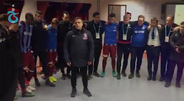 Ersun Yanal'dan oyuncularına motivasyon konuşması Ersun Yanal'dan oyuncularına motivasyon konuşması