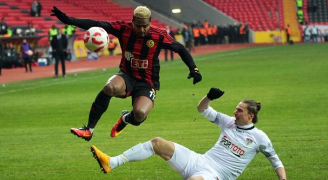 Eskişehispor'a ağır darbe Eskişehispor'a ağır darbe