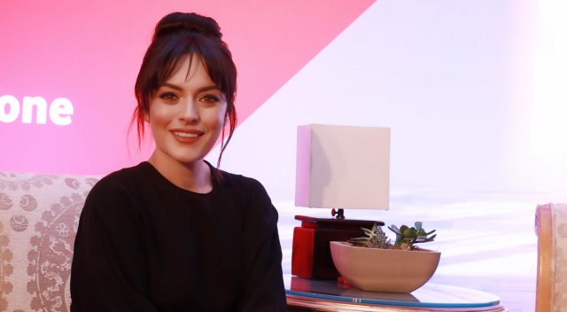 Ezgi Mola: 'Kadın olarak aynı anda birden fazla rol üstleniyoruz'