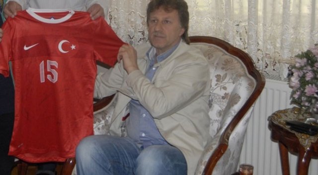 FETÖ'den yargılanan eski futbolcu tahliye oldu FETÖ'den yargılanan eski futbolcu tahliye oldu