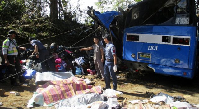 Filipinler’de korkunç kaza: 15 ölü Filipinler’de korkunç kaza: 15 ölü