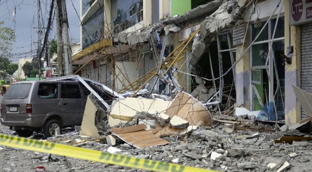 Filipinlerde şiddetli deprem: 15 ölü Filipinlerde şiddetli deprem: 15 ölü