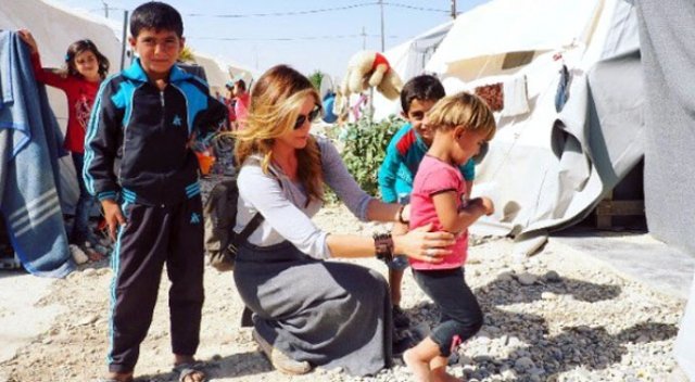 Gamze Özçelik sınırda! Savaştan kaçan çocukları ziyaret etti Gamze Özçelik sınırda! Savaştan kaçan çocukları ziyaret etti