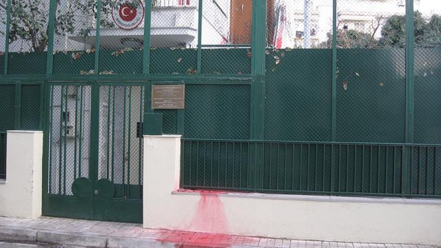 Gümülcine'de Türk Konsolosluğuna boyalı saldırı Gümülcine'de Türk Konsolosluğuna boyalı saldırı