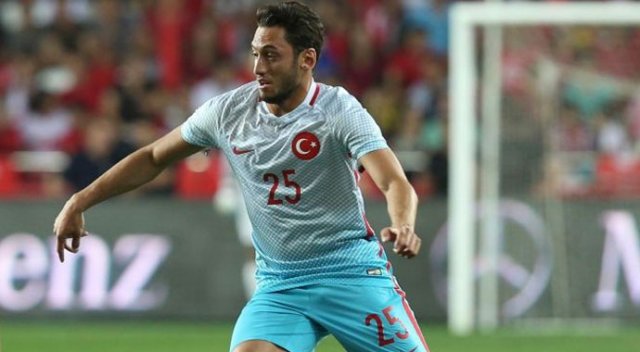 Hakan Çalhanoğlu'ndan flaş karar Hakan Çalhanoğlu'ndan flaş karar