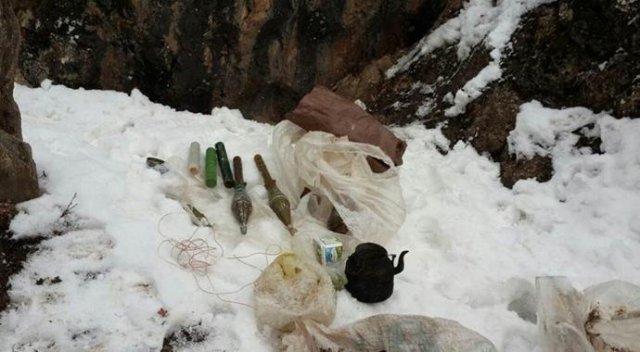 Hakkari'de PKK'ya ait silah ve mühimmat bulundu Hakkari'de PKK'ya ait silah ve mühimmat bulundu