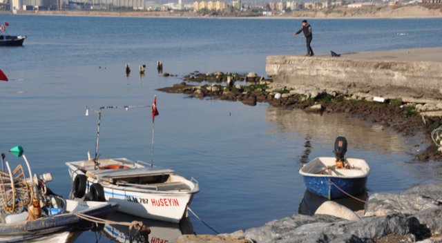 Hatay'ın Payas ilçesinde deniz suyu 5 metre çekildi Hatay'ın Payas ilçesinde deniz suyu 5 metre çekildi