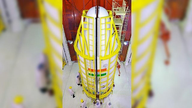 Hindistan tek seferde uzaya 104 uydu göndererek rekor kırdı Hindistan tek seferde uzaya 104 uydu göndererek rekor kırdı