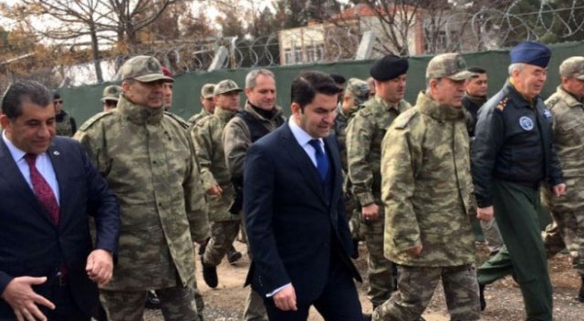Hulusi Akar sınır birliklerini ziyaret etti Hulusi Akar sınır birliklerini ziyaret etti