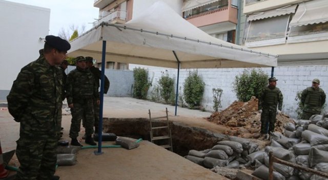 İngiliz bombası için Yunanistan'da zorunlu 'göç'