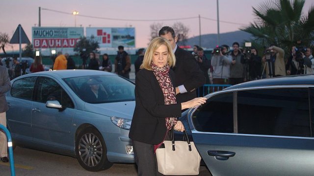İspanya'da Prenses Cristina'ya para, eşine hapis cezası İspanya'da Prenses Cristina'ya para, eşine hapis cezası