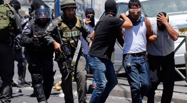 İsrail, Kudüs'te 3 Filistinliyi gözaltına aldı İsrail, Kudüs'te 3 Filistinliyi gözaltına aldı