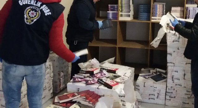 İstanbul’da 220 bin TL’lik korsan kitap operasyonu İstanbul’da 220 bin TL’lik korsan kitap operasyonu