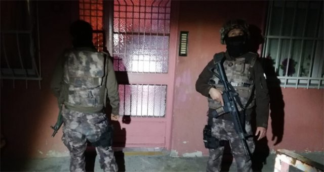 İstanbul’da zehir tacirlerine şafak operasyonu İstanbul’da zehir tacirlerine şafak operasyonu