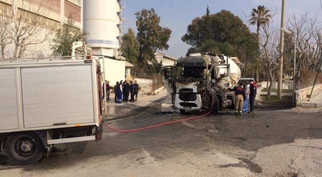 İzmir’de TIR yangını İzmir’de TIR yangını