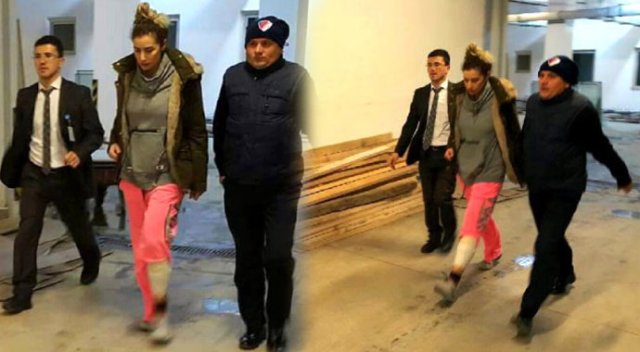 Kaza geçiren şarkıcı Sıla Gençoğlu hastaneden çıkarken görüntülendi