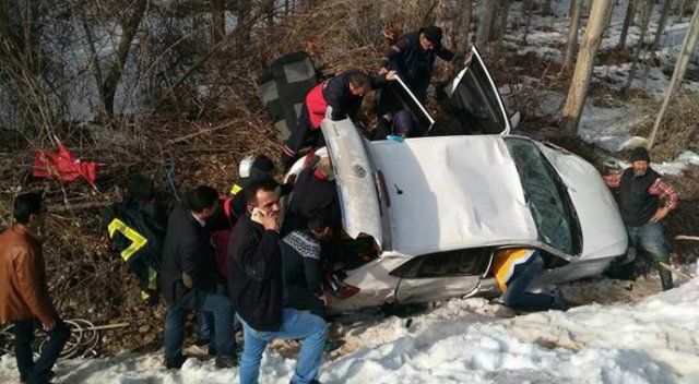 Konya’da otomobil uçuruma yuvarlandı, yaralılar var Konya’da otomobil uçuruma yuvarlandı, yaralılar var