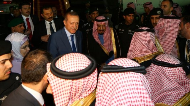 Kral Selman'dan Erdoğan'a jest Kral Selman'dan Erdoğan'a jest