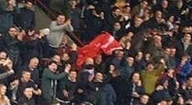 Leeds United maçında Türk bayrağı açılınca... Leeds United maçında Türk bayrağı açılınca...