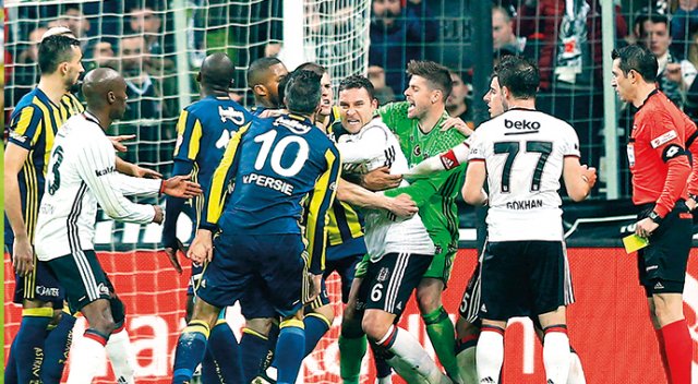 Maçın adamı: Robin Van Persie Maçın adamı: Robin Van Persie