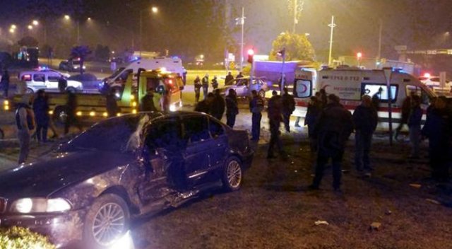 Manisa’da feci kaza: 10 yaralı Manisa’da feci kaza: 10 yaralı